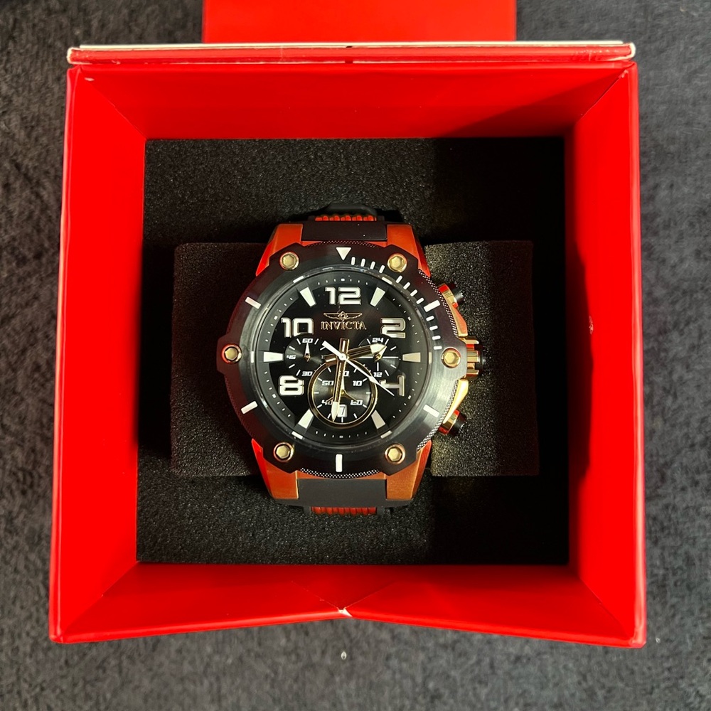 Invicta Speedway Men’s Watch-51.5mm MOD-17200 Black&Gold Chronograph(NWT)